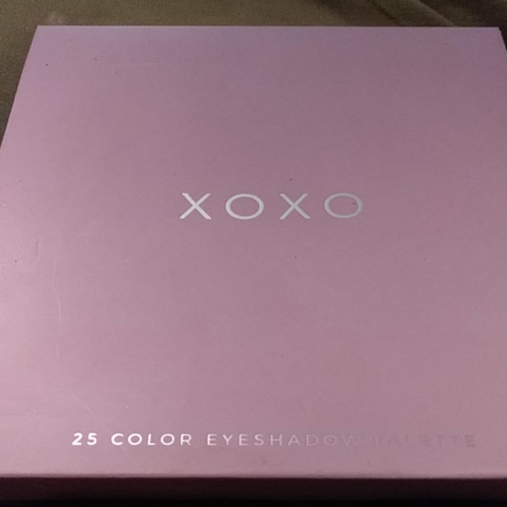 XOXO 25 Color Eyeshadow Palette